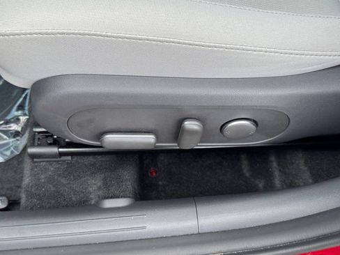 Used 2025 Hyundai Kona SEL FWD image 22