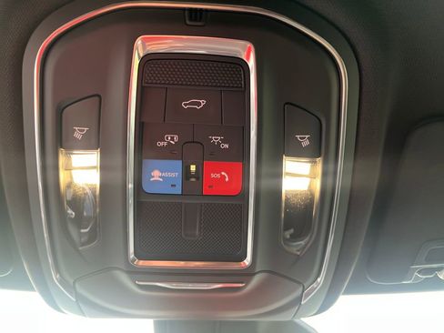 New 2025 Jeep Grand Cherokee Limited w/ Black Appearance Package image 31