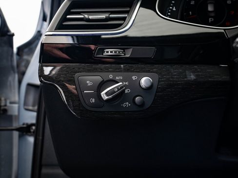 Used 2018 Audi Q7 3.0T Prestige w/ Prestige Package image 45