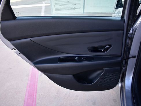 Used 2025 Hyundai Elantra Sport FWD image 17