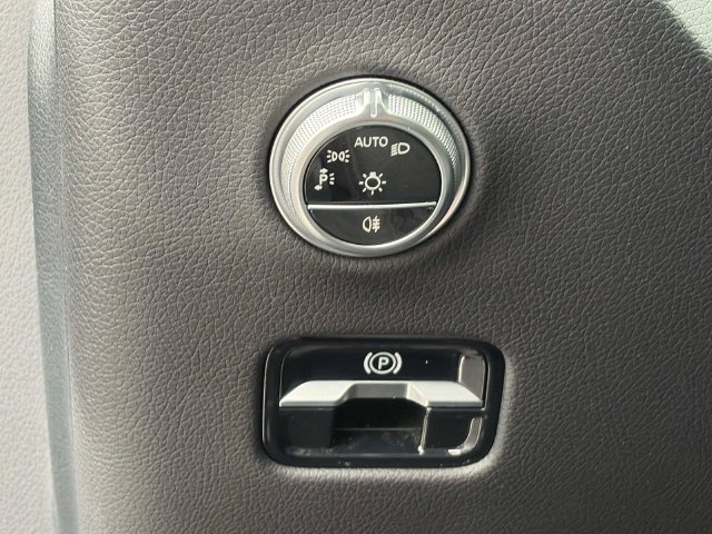 Used 2023 Mercedes-Benz GLC 300 4MATIC image 23