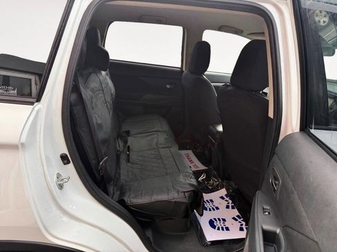 Used 2017 Mitsubishi Outlander ES image 13