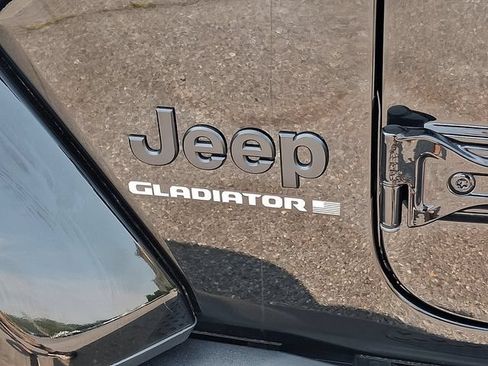 Used 2023 Jeep Gladiator Overland AWD/4WD image 32