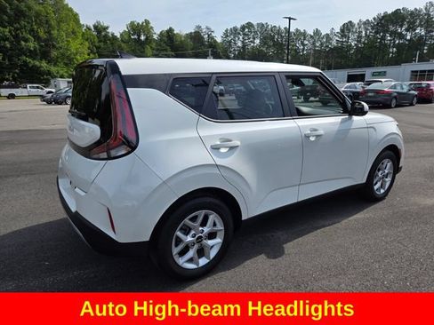 Used 2025 Kia Soul LX w/ LX Technology Package FWD image 9