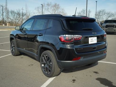 New 2026 Jeep Compass Latitude w/ Sun and Sound Group image 5