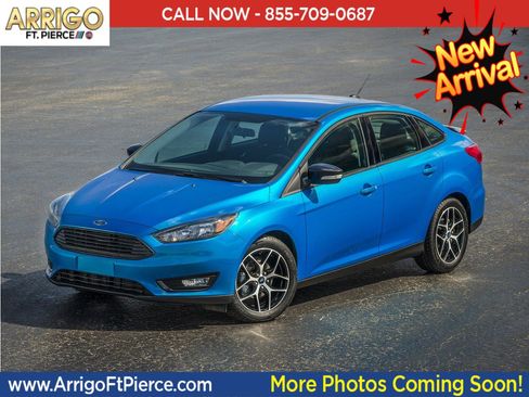 Used 2015 Ford Focus SE FWD image 1
