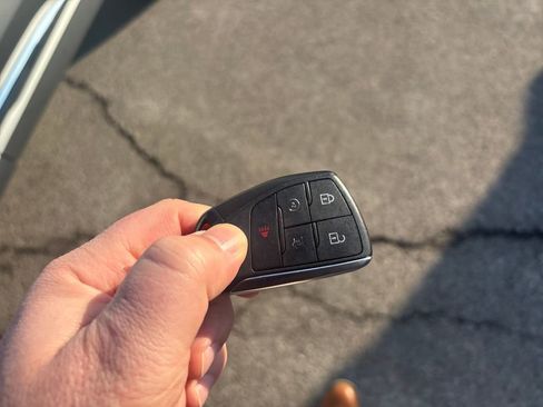 Used 2023 Buick Envision Avenir image 35