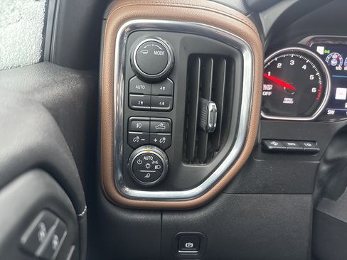 Used 2020 Chevrolet Silverado 1500 High Country w/ Technology Package image 32