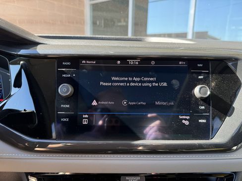 Used 2022 Volkswagen Taos SEL w/ Panoramic Sunroof Package image 23