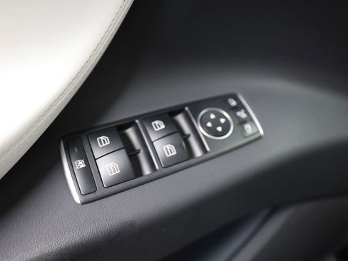 Used 2020 Tesla Model X image 25