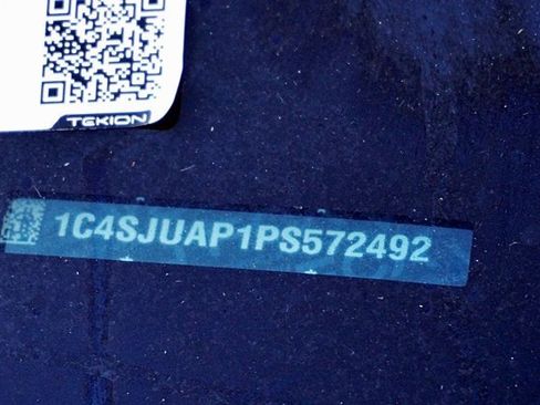 Used 2023 Jeep Wagoneer 2WD image 36