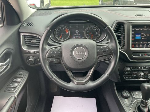 Used 2019 Jeep Cherokee Trailhawk AWD/4WD image 11