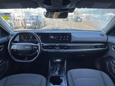 Used 2025 Kia K4 LXS image 32