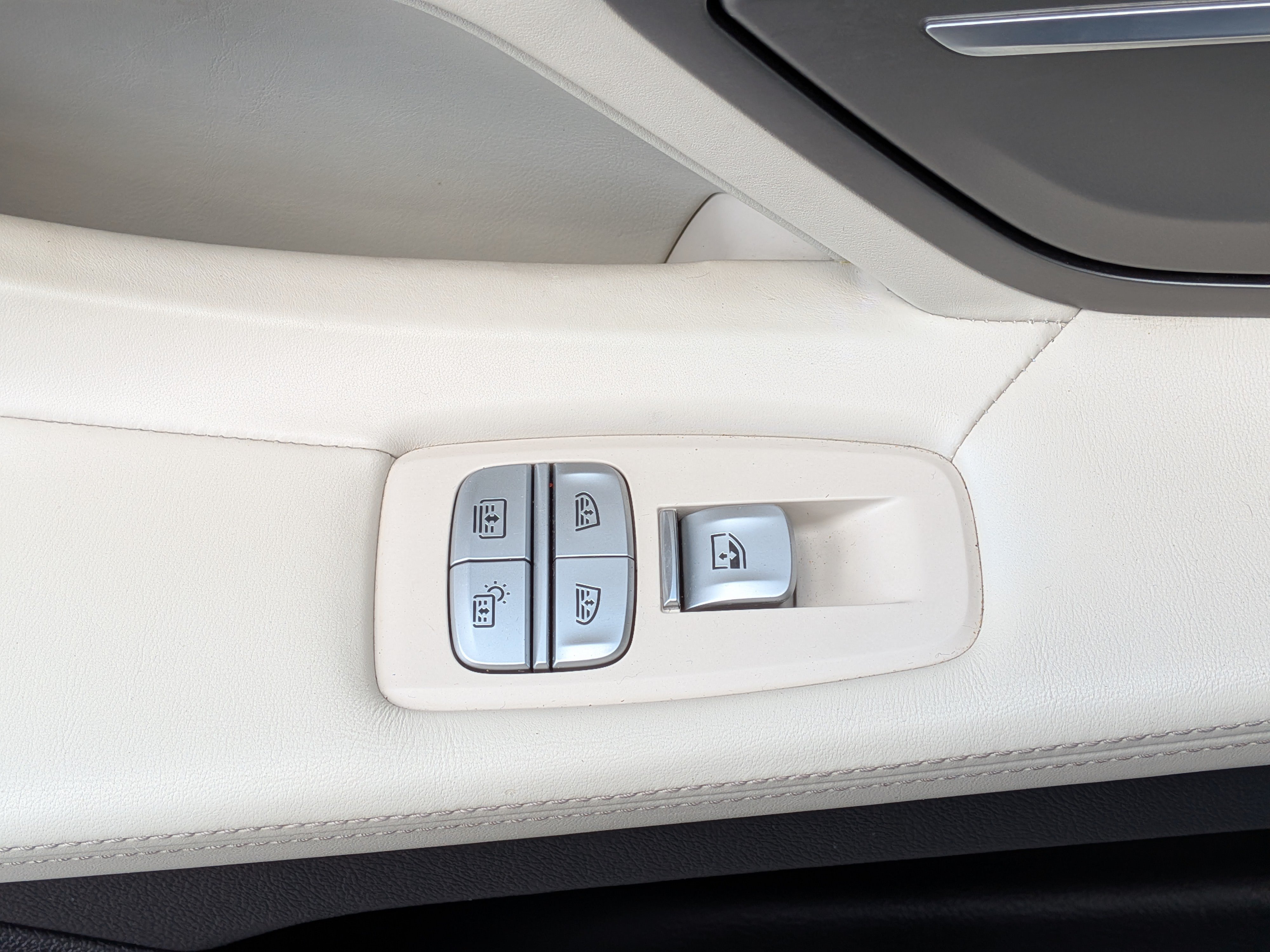 Used 2018 BMW 750i xDrive AWD/4WD image 16