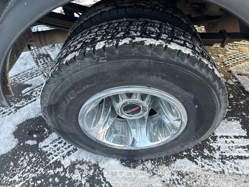 Used 2017 GMC Sierra 3500 SLE w/ SLE Preferred Package image 9