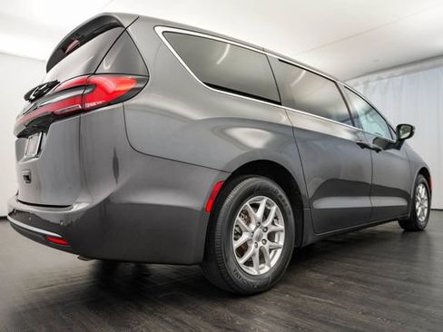 Used 2023 Chrysler Pacifica Touring-L FWD image 30