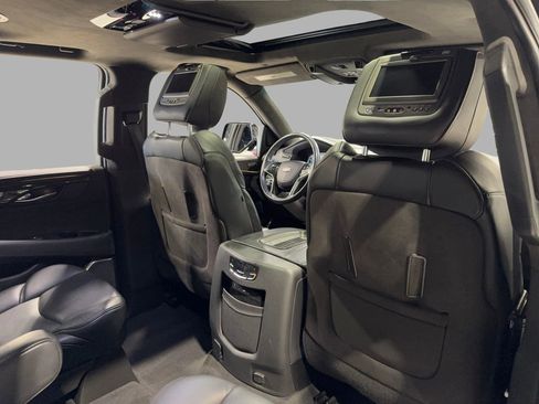 Used 2019 Cadillac Escalade Platinum image 24