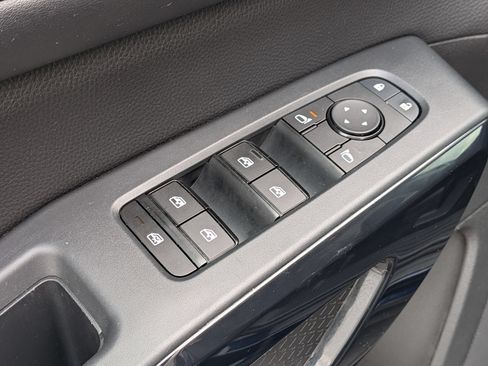 Used 2024 Nissan Pathfinder SV FWD image 13