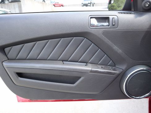 Used 2013 Ford Mustang Premium image 33