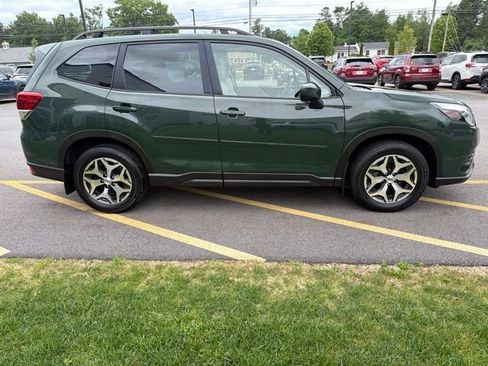 Used 2023 Subaru Forester Premium AWD/4WD image 4