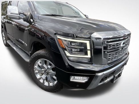 Used 2020 Nissan Titan SL w/ Moonroof Package image 11