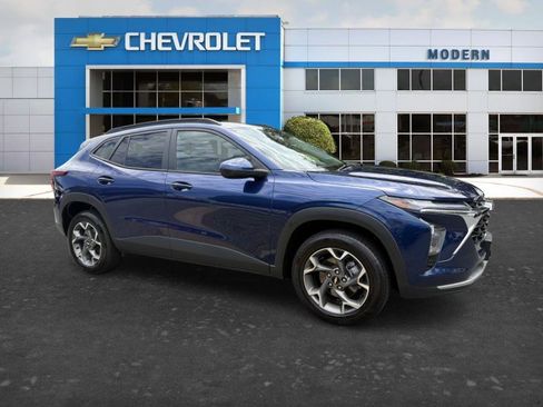 Used 2024 Chevrolet Trax LT w/ Driver Confidence Package FWD image 6