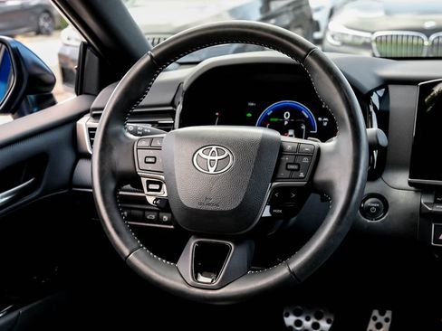 Used 2025 Toyota Camry SE FWD image 13