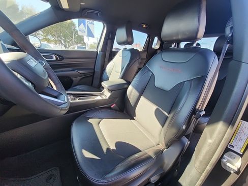 Used 2023 Jeep Compass Trailhawk image 7