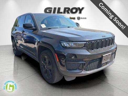 Used 2023 Jeep Grand Cherokee Altitude RWD image 1