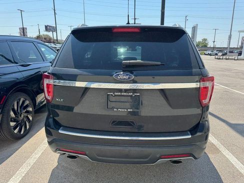 Used 2018 Ford Explorer XLT w/ Equipment Group 202A FWD image 4