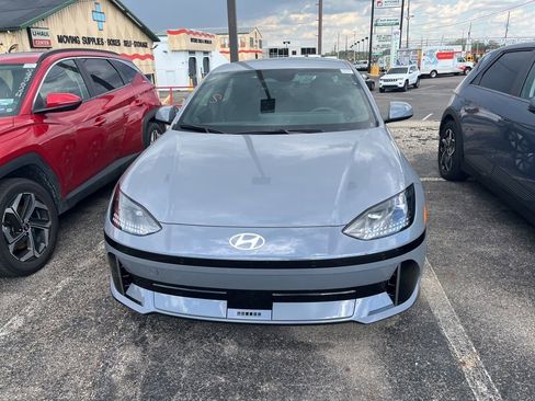 Used 2025 Hyundai Ioniq 6 SE AWD/4WD image 2