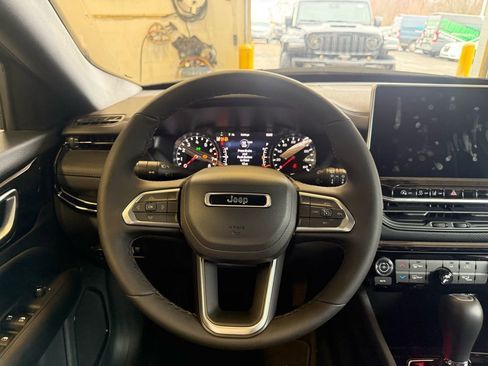 New 2026 Jeep Compass Latitude image 13