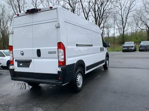 Used 2024 RAM ProMaster 2500 w/ Convenience Group FWD image 5