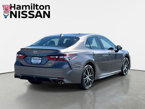 Used 2024 Toyota Camry SE image 2