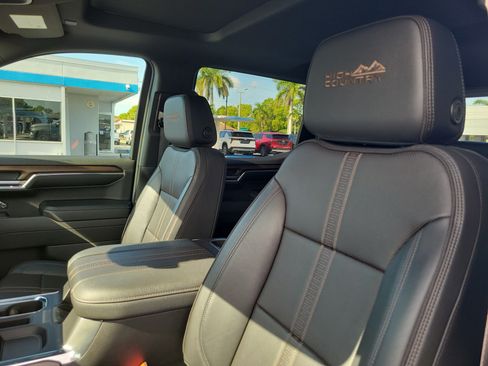 Used 2024 Chevrolet Silverado 1500 High Country w/ Technology Package AWD/4WD image 15