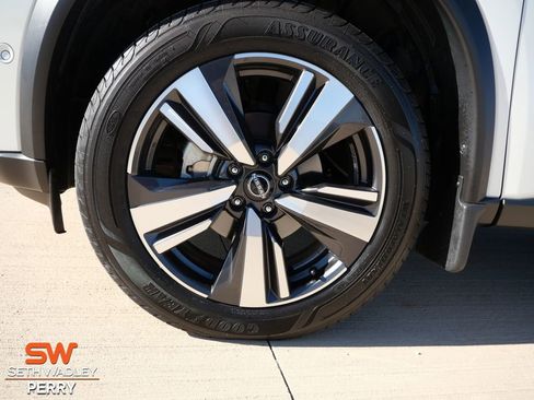 Used 2022 Nissan Rogue Platinum w/ Head-Up Display Package image 10