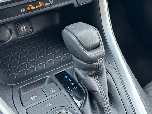 Used 2025 Toyota RAV4 XLE image 21