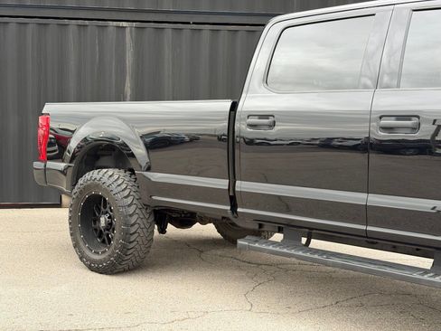 Used 2022 Ford F350 XLT w/ Black Appearance Package image 5