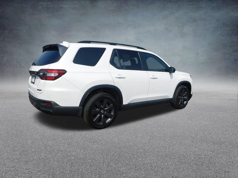 Used 2026 Honda Pilot Sport image 3