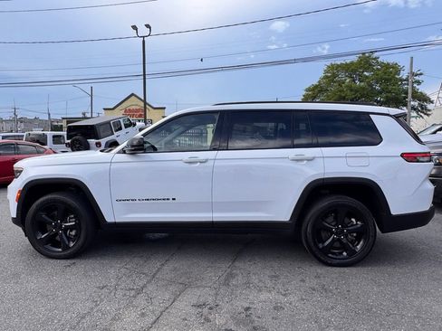 Used 2023 Jeep Grand Cherokee L Altitude AWD/4WD image 4