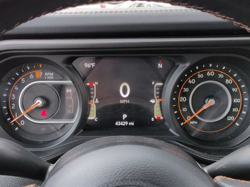 Used 2024 Jeep Gladiator Mojave w/ Technology Group AWD/4WD image 27