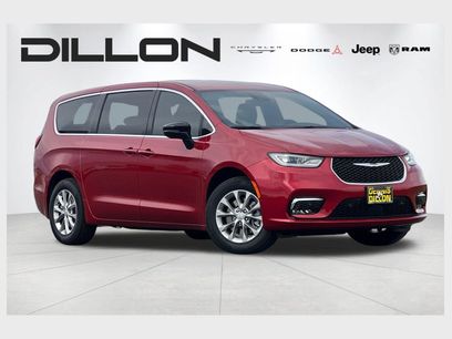 New 2026 Chrysler Pacifica Select