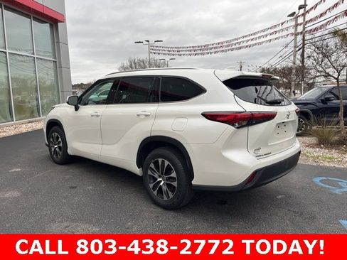 Used 2021 Toyota Highlander XLE image 41