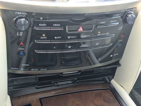 Used 2019 Lexus LX 570 4WD w/ Luxury Package image 25