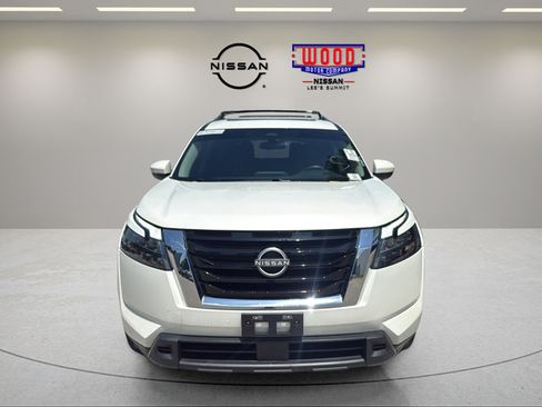 Used 2023 Nissan Pathfinder SV w/ SV Premium Package AWD/4WD image 12