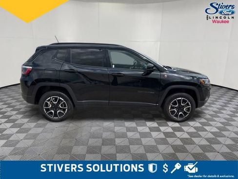 Used 2024 Jeep Compass Trailhawk AWD/4WD image 3