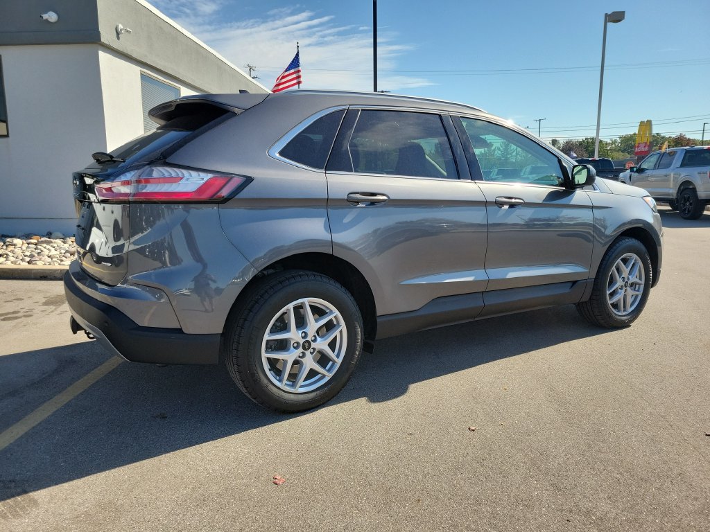 Used 2024 Ford Edge SEL w/ Convenience Package AWD/4WD image 4