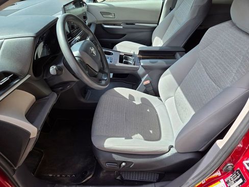 Used 2022 Toyota Sienna LE FWD image 6