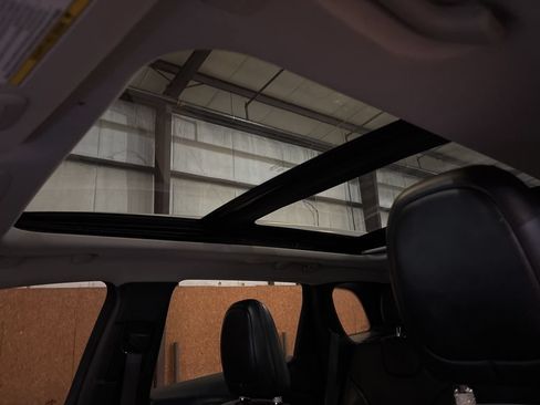 Used 2019 Jeep Cherokee Limited w/ Technology Group AWD/4WD image 21