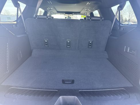 Used 2021 Chevrolet Suburban LT w/ LT Signature Package image 5